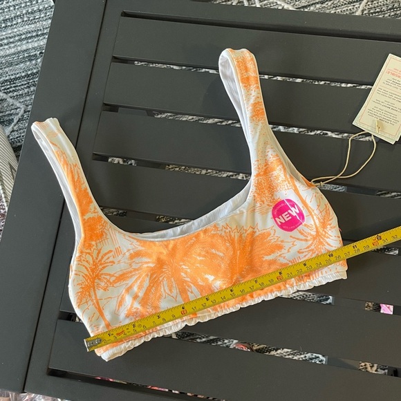 (TOP) Maaji Card White Izzy Reversible Bikini Top. - Picture 9 of 9